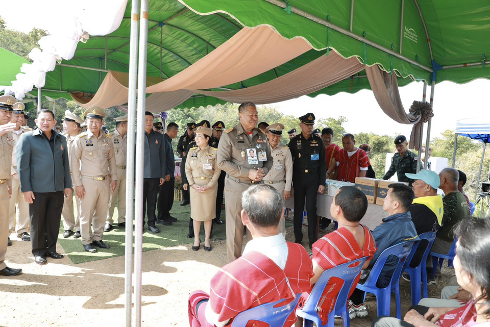 "องคมนตรี" ลงพื้นที่เชียงใหม่ ติดตามโครงการอันเนื่องมาจากพระราชดำริ พร้อมทั้งเชิญสิ่งของพระราชทานมอบให้แก่ผู้ปฏิบัติงานและราษฎร