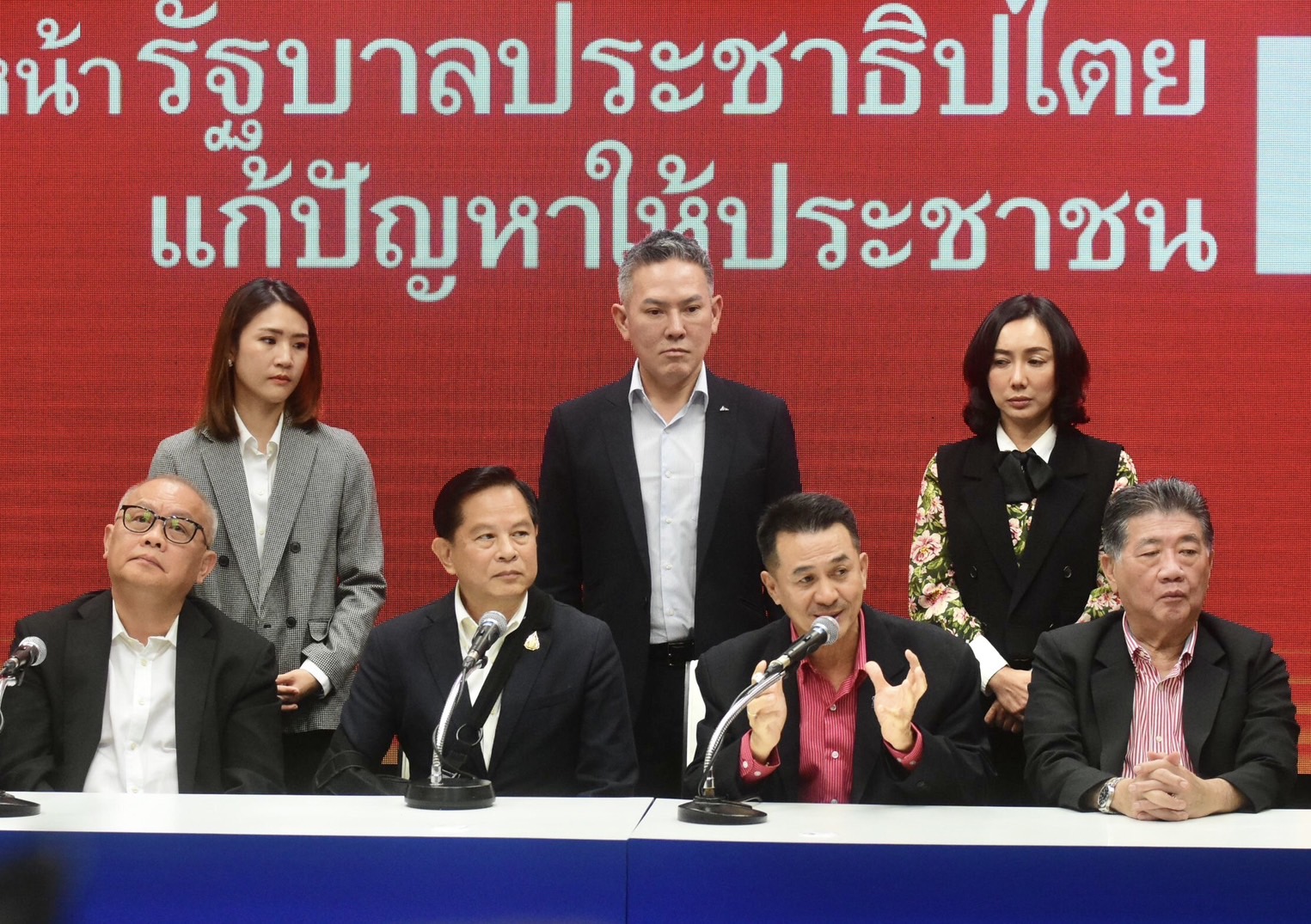 "เพื่อไทย" ถก "รทสช." หาทางออกประเทศ ยังไม่เชิญร่วมรัฐบาล "พีระพันธุ์" ย้ำไม่เอา "ก้าวไกล" ชี้ให้มีอำนาจทางการเมืองมากกว่านี้ไม่ได้