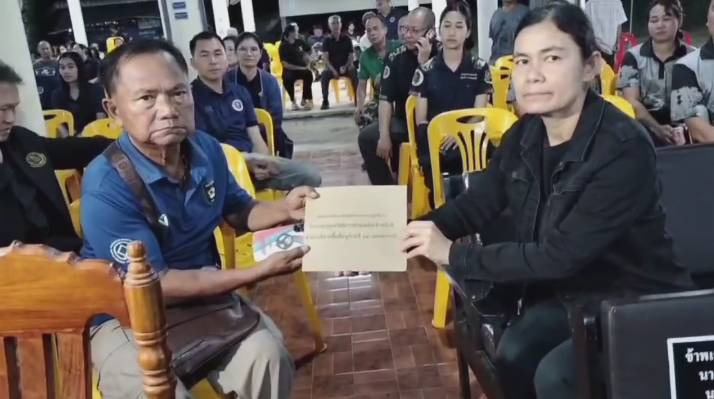 พ่อ-ญาติรอรับร่าง “ศักรินทร์” จนท.ห้วยขาแข้ง สวดอภิธรรมคืนแรก สบอ.12 มอบเงินช่วยเหลือเบื้องต้น