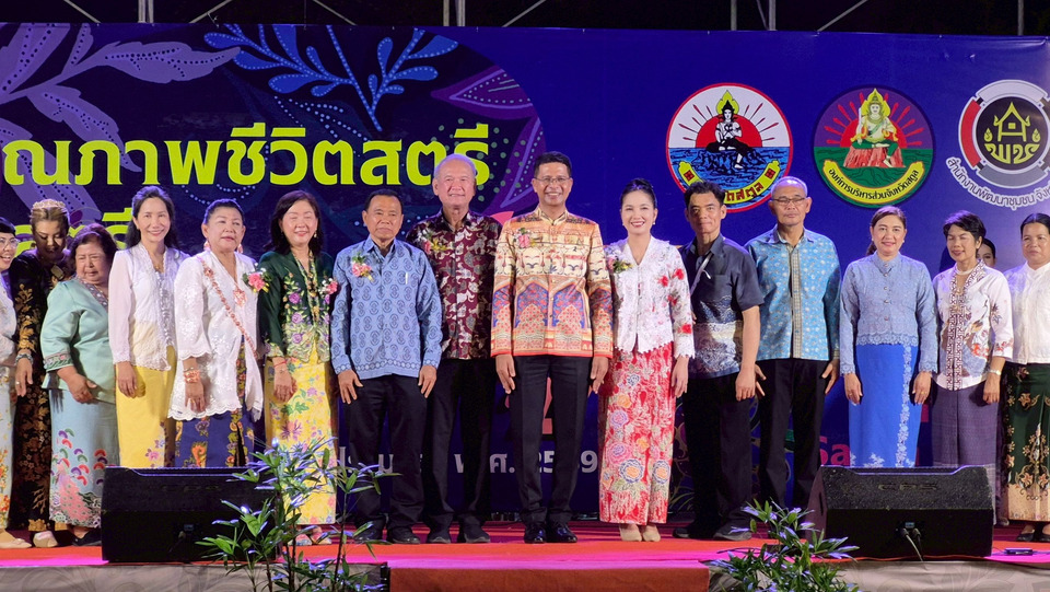 อลังการสตูล! ผู้ว่าฯเปิดงานวันสตรีสากล 2569 โชว์เดินแบบผ้าไทยเปอรานากันสุดปัง