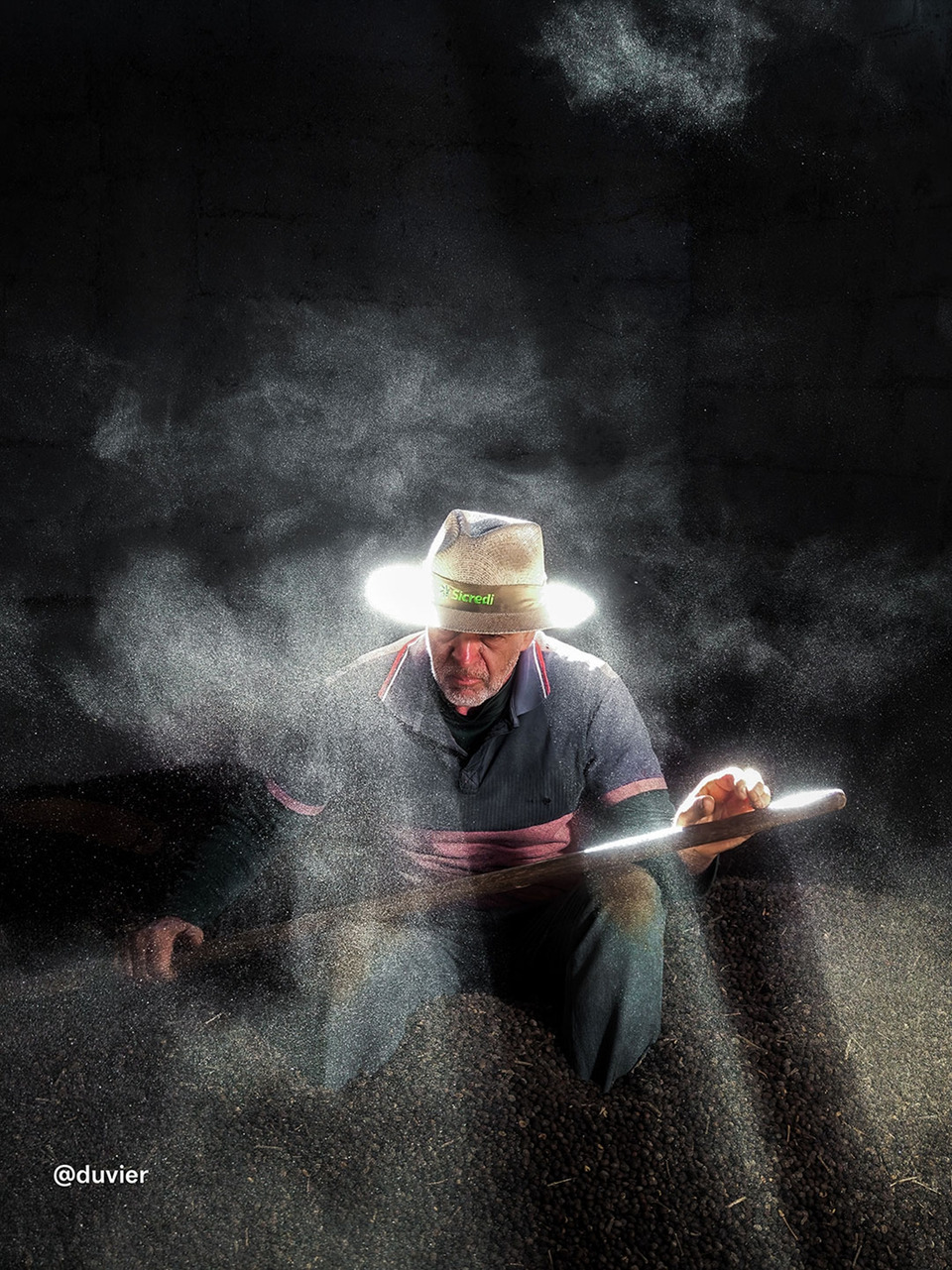 รางวัลระดับภูมิภาคลาตินอเมริกา, &ldquo;Harvest. Family at Work.&rdquo; โดย Alex Duvier, OPPO Find X8 Ultra