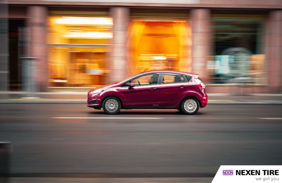 ฟังเสียงยางบดถนน