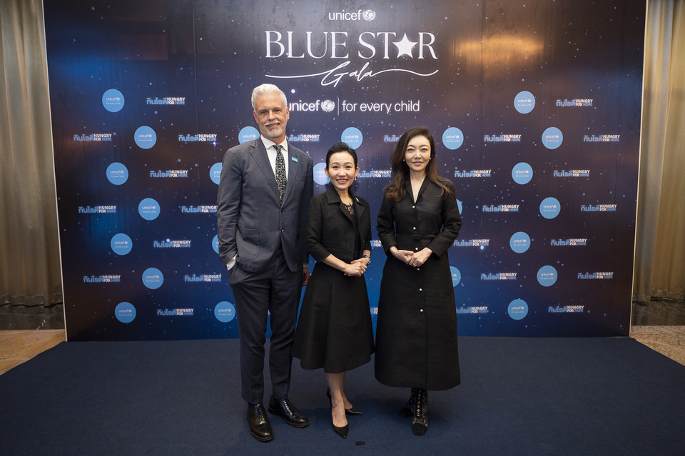 เคน เลกินส์ - ฐาปณี เตชะเจริญวิกุล - มาริษา เจียรวนนท์