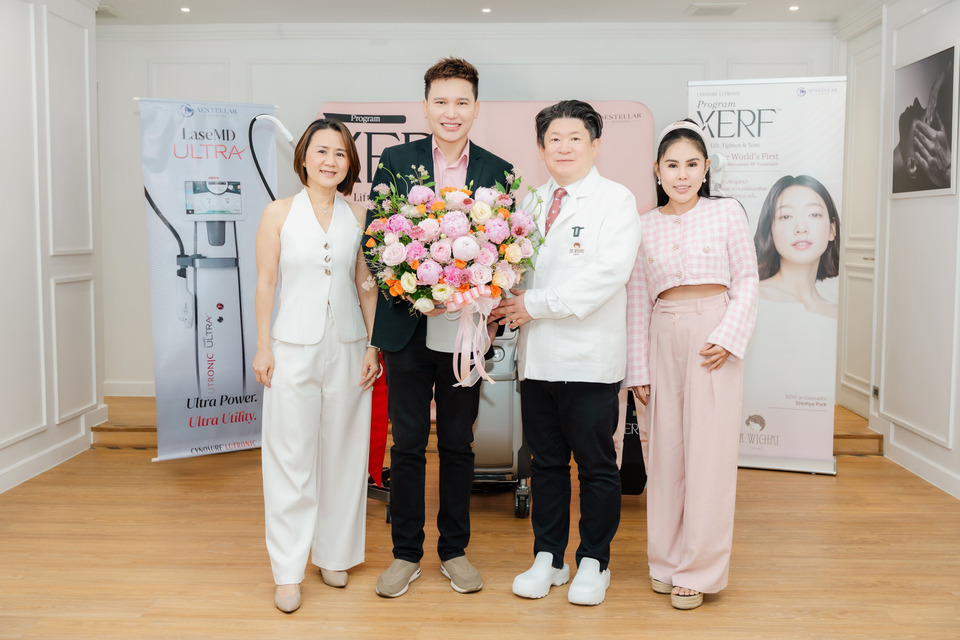 (จากซ้าย) คุณเสาวนีย์ พันธ์ขจรเวช, คุณวรุตม์ สุทธินันท์, นายแพทย์วิชัย หงส์จารุ และคุณจุรีพร แสนเมือง