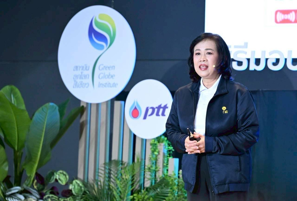 คุณมีนา ศุภวิวรรธน์ 