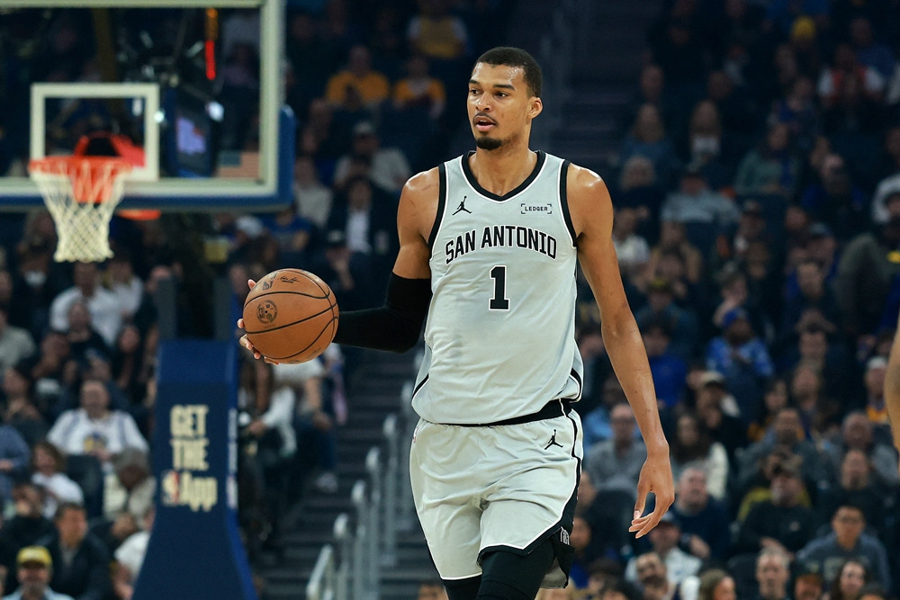 "เวมบานยาม่า" เจ็บซี่โครง! พลาดครึ่งหลังเกม "สเปอร์ส" ชนะ "76 เซอร์ส"