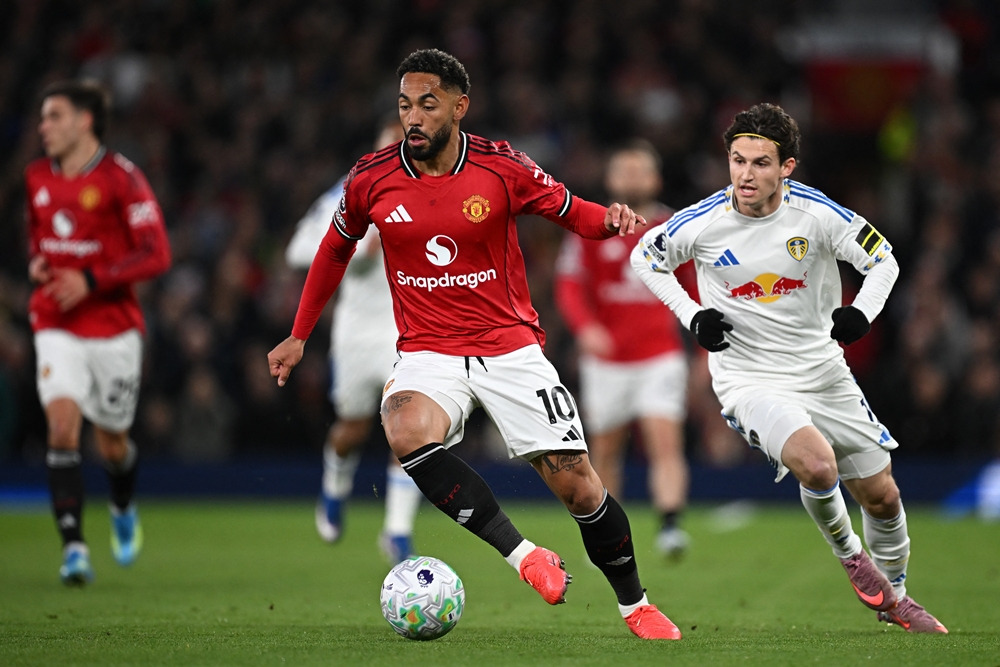 "ผีแดง" พ่ายคาบ้าน! "แมนยู" 10 คนแพ้ "ลีดส์" 1-2 ฟุตบอลพรีเมียร์ลีก