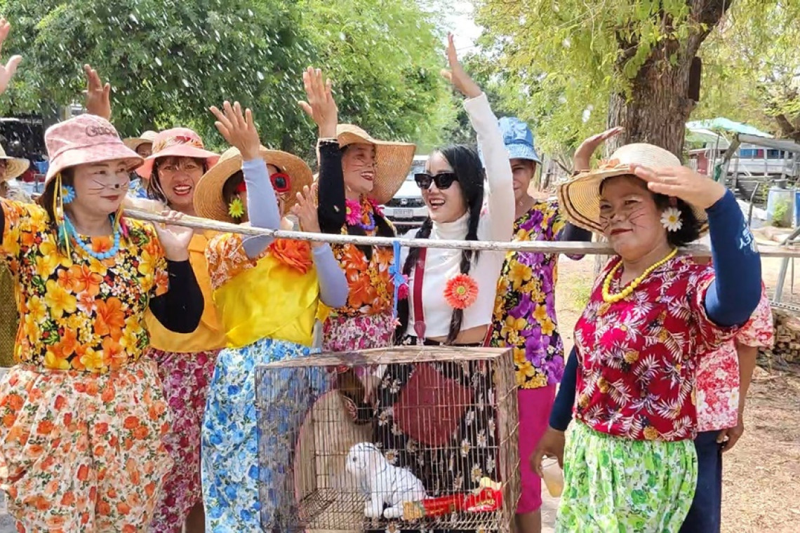 สุพรรณบุรีแล้งจัด!! ชาวบ้านหนองกุฏิ ทนไม่ไหวแห่นางแมวขอฝนเทวดาช่วยเกษตร -  สยามรัฐ