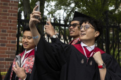 ส่วนหนึ่งของนักศึกษาต่างชาติในมหาวิทยาลัยฮาร์วาร์ด ประเทศสหรัฐฯ (Photo : AFP)