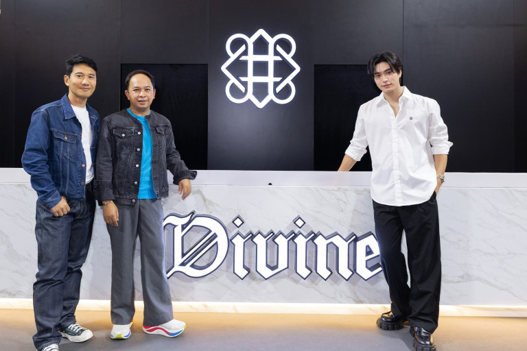 ผู้บริหารสยามเซ็นเตอร์ ต้อนรับ DIVINE x SIAM CENTER 1st POP UP STORE โดย Divine Brand Official  จากการออกแบบของคุณเจมีไนน์