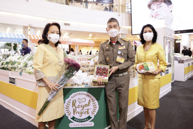 พาสินี ลิ่มอติบูลย์, ดร.จรัลธาดา กรรณสูต องคมนตรี และพาสินี ลิ่มอติบูลย์