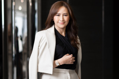 ธณพร ตันติยานนท์  ผู้บริหารหน่วยธุรกิจ ศูนย์การค้าสยามพารากอน