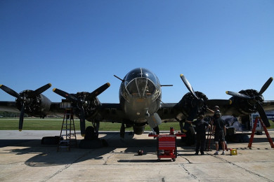 เครื่องบินทิ้งระเบิด “โบอิง บี-17 ฟลายอิง ฟอร์ทเทรส” (Photo : AFP)