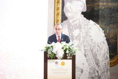 เคานต์เจรัลด์ แวน เดอ สตราเทน พอนโธส ประธานมูลนิธิเจ้าพระยาอภัยราชาสยามานุกูลกิจ