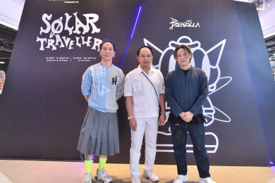 เอกวิทย์ ชัยวรานุรักษ์ ร่วมแสดงความยินดีกับตัวแทน BOO และศิลปิน Benzilla ในงานเปิดตัว Solar Traveller by Benzilla ที่สยามเซ็นเตอร์