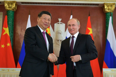 ประธานาธิบดีสี จิ้นผิง ผู้นำจีน (ซ้าย) และประธานาธิบดีวลาดิเมียร์ ปูติน ผู้นำรัสเซีย (Photo : AFP)