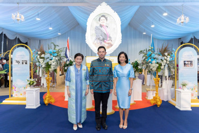 (จากซ้าย) ยุพา ทวีวัฒนะกิจบวร, อิทธิพล คุณปลื้ม และ มยุรี ชัยพรหมประสิทธิ์