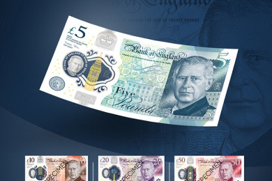 ธนบัตรใหม่ของอังกฤษ ที่มีพระบรมฉายาสาทิสลักษณ์พระเจ้าชาลส์ที่ 3 (Photo : AFP)