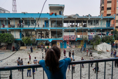สภาพความเสียหายของโรงเรียนของยูเอ็นอาร์ดับเบิลยูเอในฉนวนกาซา หลังถูกกองทัพอิสราเอลโจมตีทางอากาศ (Photo : AFP)