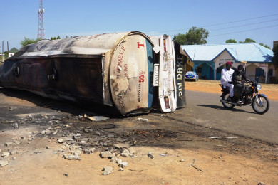 สภาพความเสียหายของรถบรรทุกน้ำมันที่ระเบิดในไนจีเรีย (Photo : AFP)