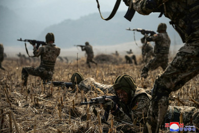 ทหารเกาหลีเหนือ ฝึกภาคสนามที่สถานที่แห่งหนึ่ง ซึ่งไม่มีการเปิดเผย (Photo : AFP)