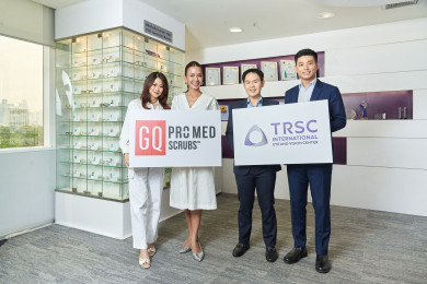 ภาพจากซ้ายไปขวา : คุณคัคนางค์ ชื่นโชคสันต์ Head Marketing, คุณอาทิตย์ จันทรางศุ Chief Design Officer, นพ. อิศร สุขวนิช ประธานกรรมการบริหาร, คุณปรม ชันซื่อ ประธานเจ้าหน้าที่กลยุทธ์และประสบการณ์คนไข้