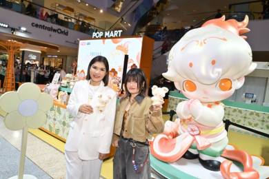 คุณศิริพร แผลงจันทึก Country General Manager บริษัท ป๊อป มาร์ท (ประเทศไทย)  และ ศิลปิน Ayan Deng