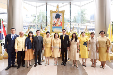 ผู้บริหารและผู้มีเกียรติร่วมถวายพระพรและแสดงความจงรักภักดีแด่พระบาทสมเด็จพระเจ้าอยู่หัว